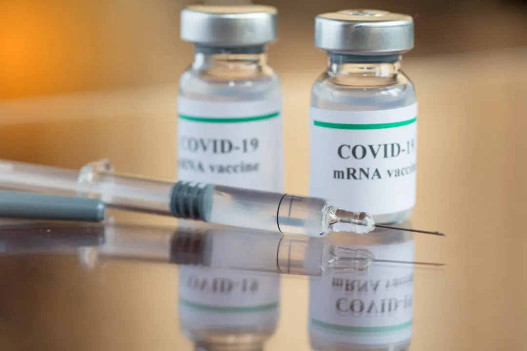 Nakazy szczepień przeciwko COVID-19 zniechęciły ludzi do przyjmowania dawek przypominających i innych szczepionek
